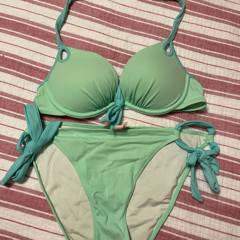 Victoria’s Secret bikini